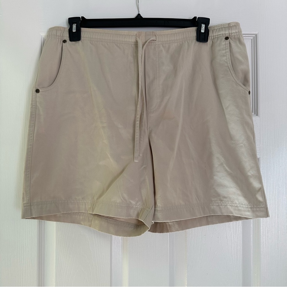 Studio Works 14 petite Khaki Shorts